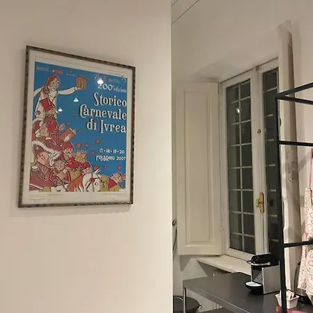 Centro Storico In Via Palestro イヴレーア